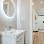 Deluxe Suite, 3 Bedrooms, 2 Bathrooms, Parking *