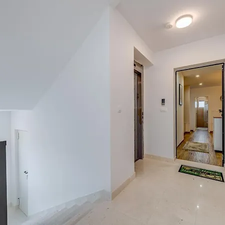 Apartment Deluxe Suite, 3 Bedrooms, 2 Bathrooms, Parking Trogir