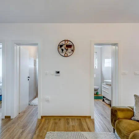 Deluxe Suite, 3 Bedrooms, 2 Bathrooms, Parking Apartamento Trogir