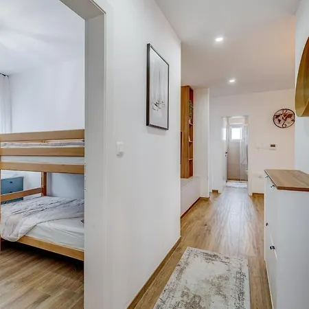 Deluxe Suite, 3 Bedrooms, 2 Bathrooms, Parking *