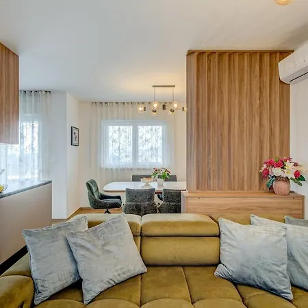 Deluxe Suite, 3 Bedrooms, 2 Bathrooms, Parking Trogir