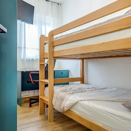 Deluxe Suite, 3 Bedrooms, 2 Bathrooms, Parking Apartamento Trogir