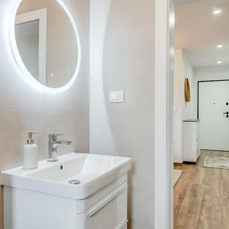 Deluxe Suite, 3 Bedrooms, 2 Bathrooms, Parking *