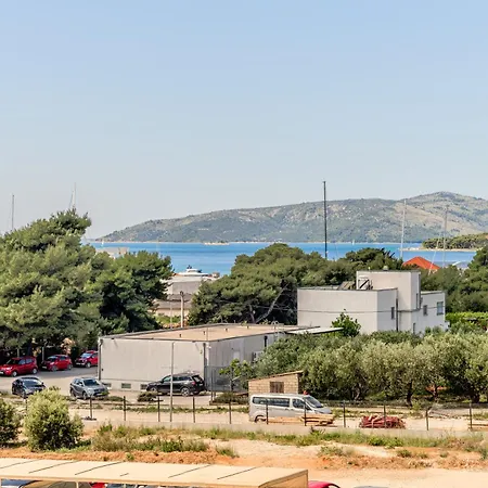 Deluxe Suite, 3 Bedrooms, 2 Bathrooms, Parking Apartamento Trogir