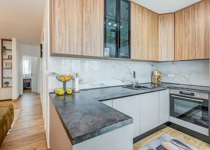 Deluxe Suite, 3 Bedrooms, 2 Bathrooms, Parking Apartment Trogir