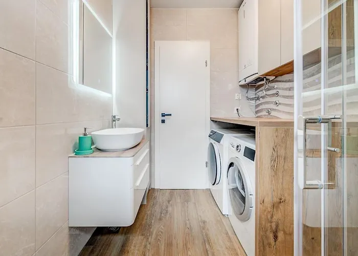 Apartment Deluxe Suite, 3 Bedrooms, 2 Bathrooms, Parking *