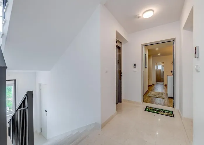 Apartment Deluxe Suite, 3 Bedrooms, 2 Bathrooms, Parking Trogir