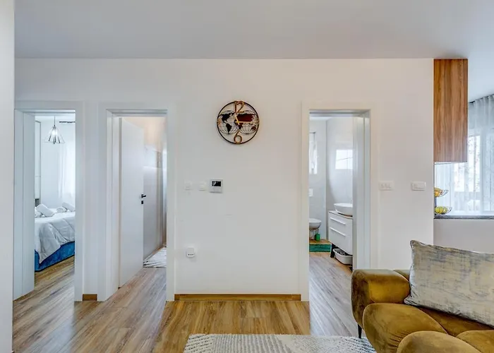 Deluxe Suite, 3 Bedrooms, 2 Bathrooms, Parking Apartment Trogir