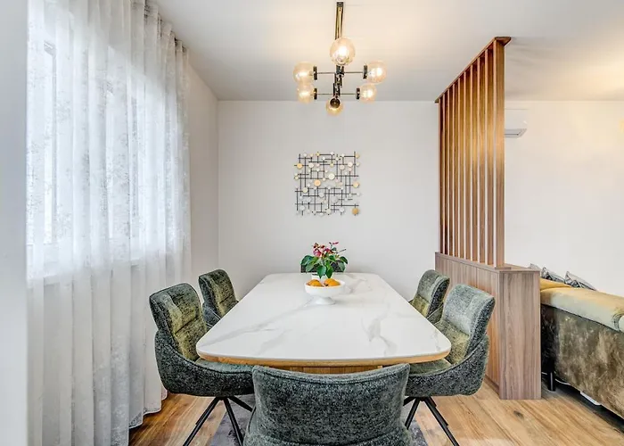 Deluxe Suite, 3 Bedrooms, 2 Bathrooms, Parking Apartment Trogir