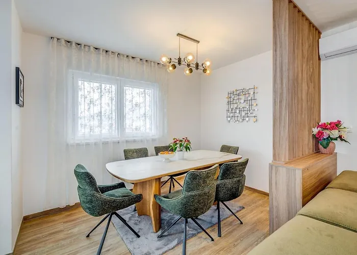 Deluxe Suite, 3 Bedrooms, 2 Bathrooms, Parking Διαμέρισμα *