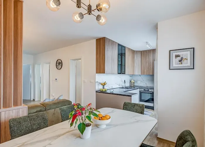 Deluxe Suite, 3 Bedrooms, 2 Bathrooms, Parking * Trogir