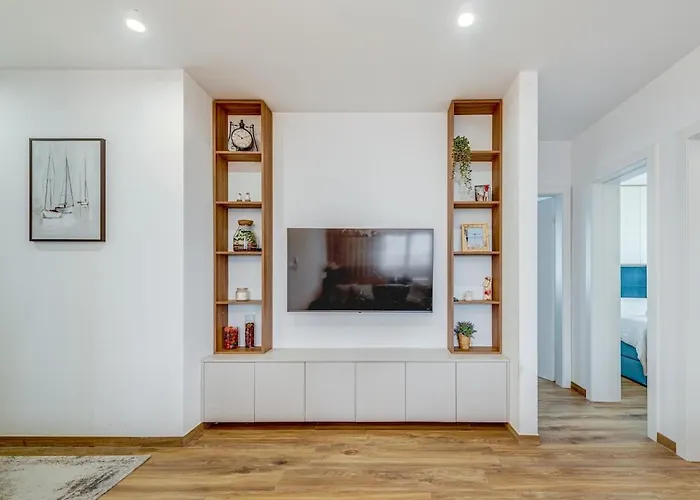 Apartment Deluxe Suite, 3 Bedrooms, 2 Bathrooms, Parking