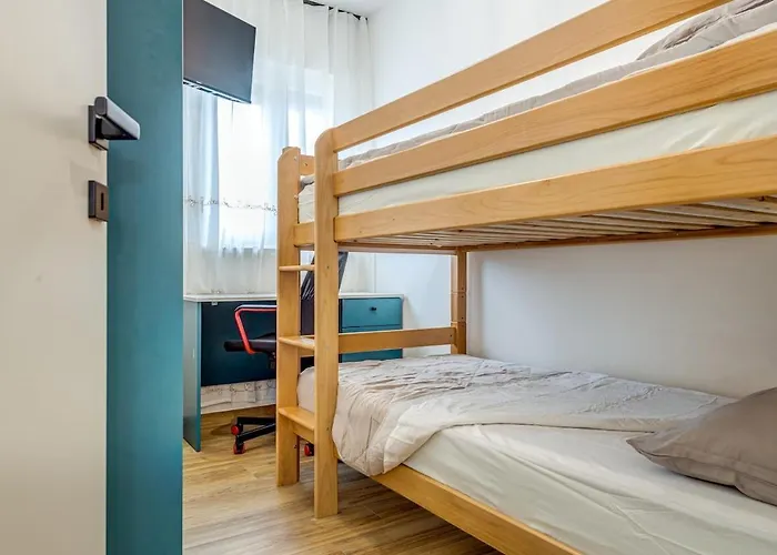 Deluxe Suite, 3 Bedrooms, 2 Bathrooms, Parking Apartment Trogir