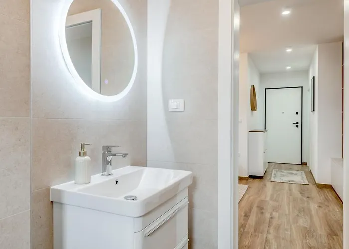 Deluxe Suite, 3 Bedrooms, 2 Bathrooms, Parking *