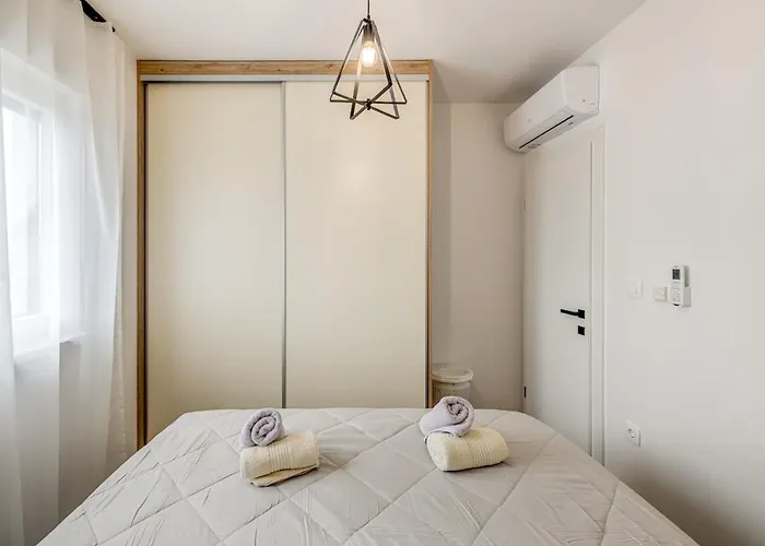 Deluxe Suite, 3 Bedrooms, 2 Bathrooms, Parking Apartment Trogir